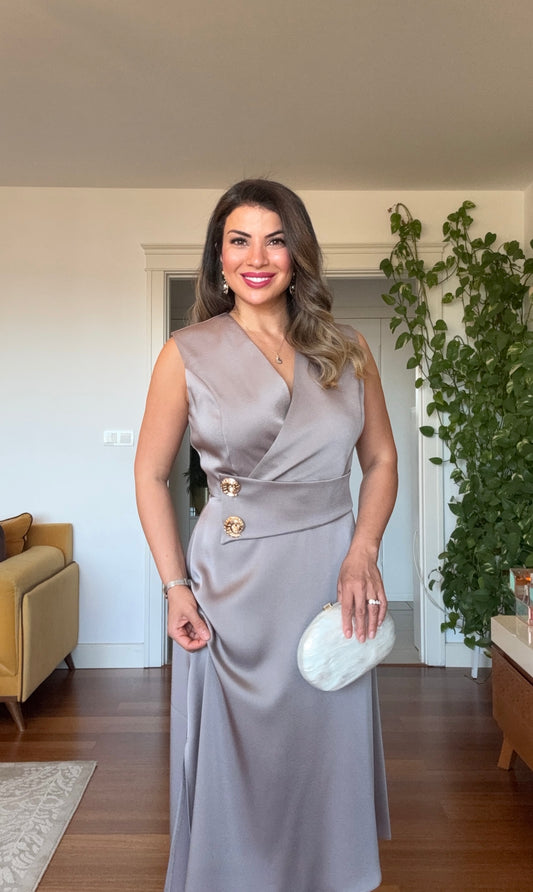 GOLD DÜĞME DETAYLI ELBİSE - VİZON