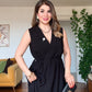 V YAKA KRUVAZE KESİM BELİ LASTİKLİ KOLSUZ MAXİ BOY ELBİSE - SİYAH