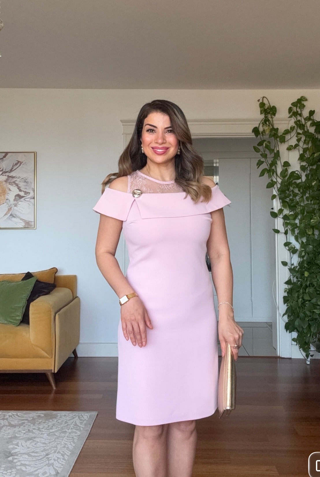 DANTEL DETAYLI MADONNA YAKA MİDİ ELBİSE- PUDRA
