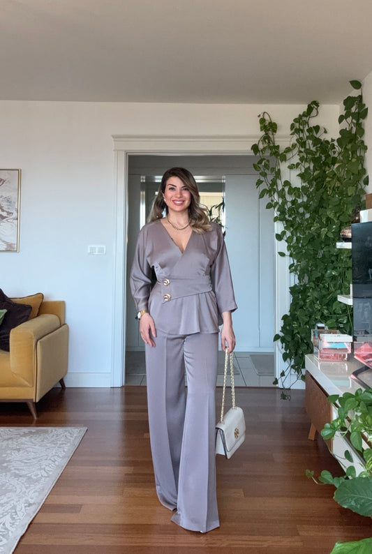 KRUVAZE YAKA ZARİF PEPLUM TAKIM – VİZON