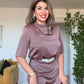 SATEN DRAPE YAKA KEMER DETAYLI MİDİ ELBİSE – MOKA KAHVE
