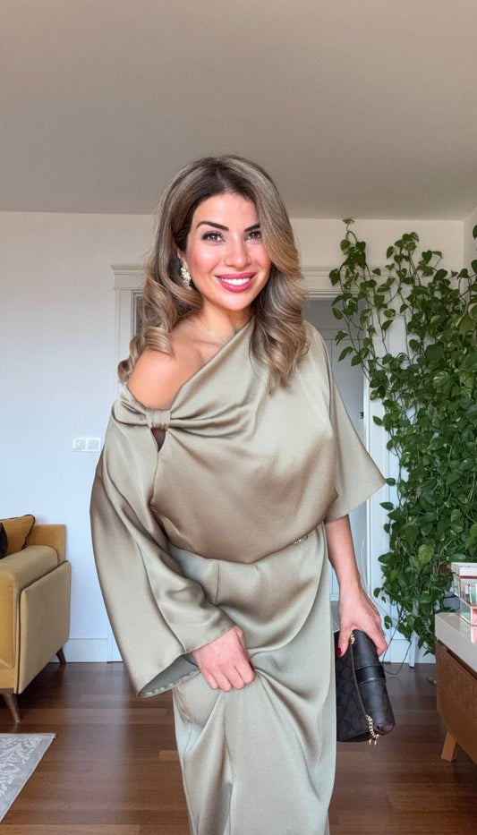 SATEN ASİMETRİK YAKA DRAPE ELBİSE – ŞAMPANYA BEJ