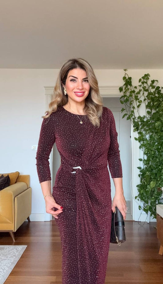 SİMLİ BEL BAĞLAMALI ŞIK MİDİ ELBİSE – MÜRDÜM