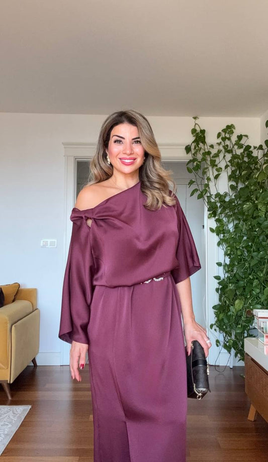 SATEN ASİMETRİK YAKA DRAPE ELBİSE – MÜRDÜM