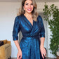 SİMLİ KRUVAZE PARLAK MİDİ ABİYE ELBİSE – MAVİ