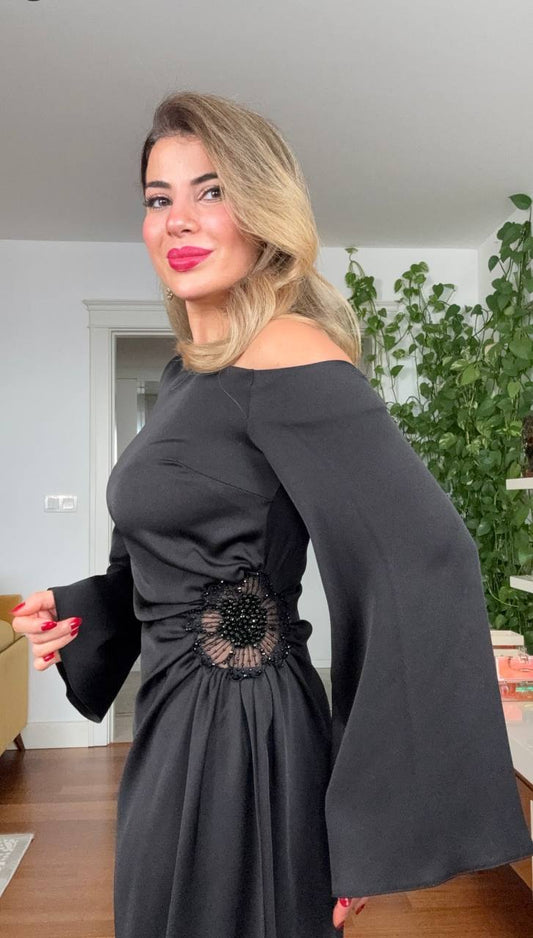 TEK OMUZ DETAYLI TAŞ İŞLEMELİ SATEN ELBİSE - SİYAH