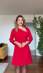 ASİMETRİK YAKA TAŞ DETAYLI ELBİSE KIRMIZI