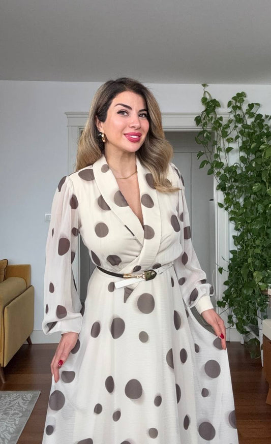 BÜYÜK PUANTİYELİ ŞİFON KRUVAZE ELBİSE – EKRU KAHVE