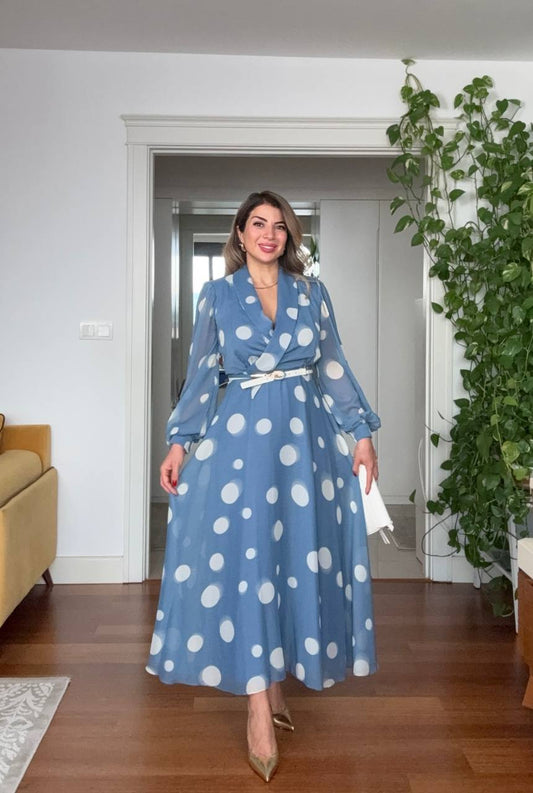 BÜYÜK PUANTİYELİ ŞİFON KRUVAZE ELBİSE – EKRU MAVİ