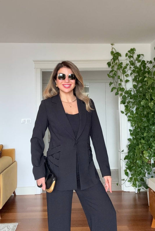 SİYAH İNCİ DETAYLI ELEGANT TAKIM – SİYAH