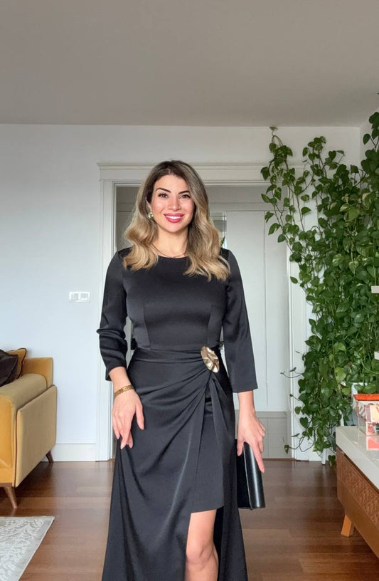 DRAPELİ YÜKSEL BEL DETAYLI SATEEN MAKSİ ELBİSE – SİYAH