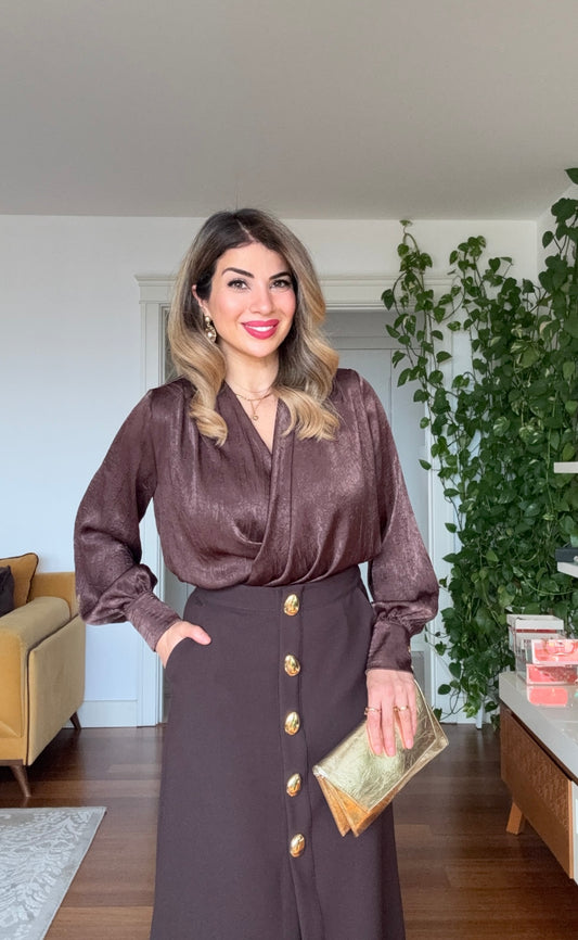 YÜKSEK BEL ALTIN DÜĞME DETAYLI YIRTMAÇLI MİDİ ETEK – KAHVE