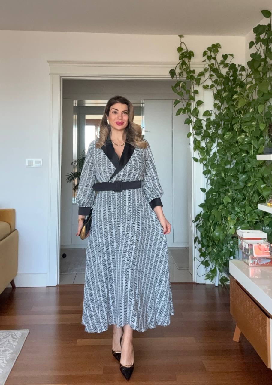 KEMER DETAYLI DESENLİ MAXİ ELBİSE – SİYAH & BEYAZ