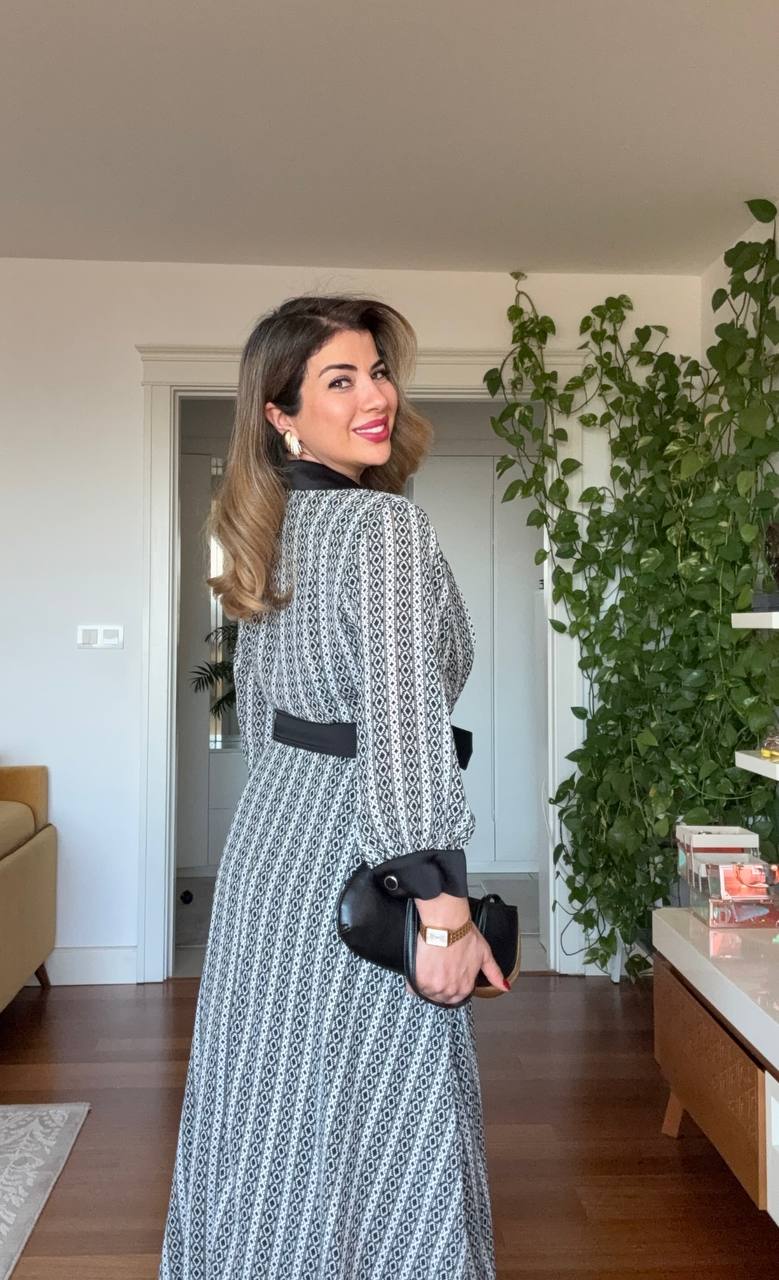 KEMER DETAYLI DESENLİ MAXİ ELBİSE – SİYAH & BEYAZ