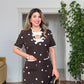 PUANTİYELİ FİYONK DETAYLI CEP DİZAYN MİDİ ELBİSE – KAHVERENGİ