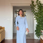 TAŞ DETAYLI YAKA KESİMLİ KEMERLİ UZUN ELBİSE – BEBE MAVİ