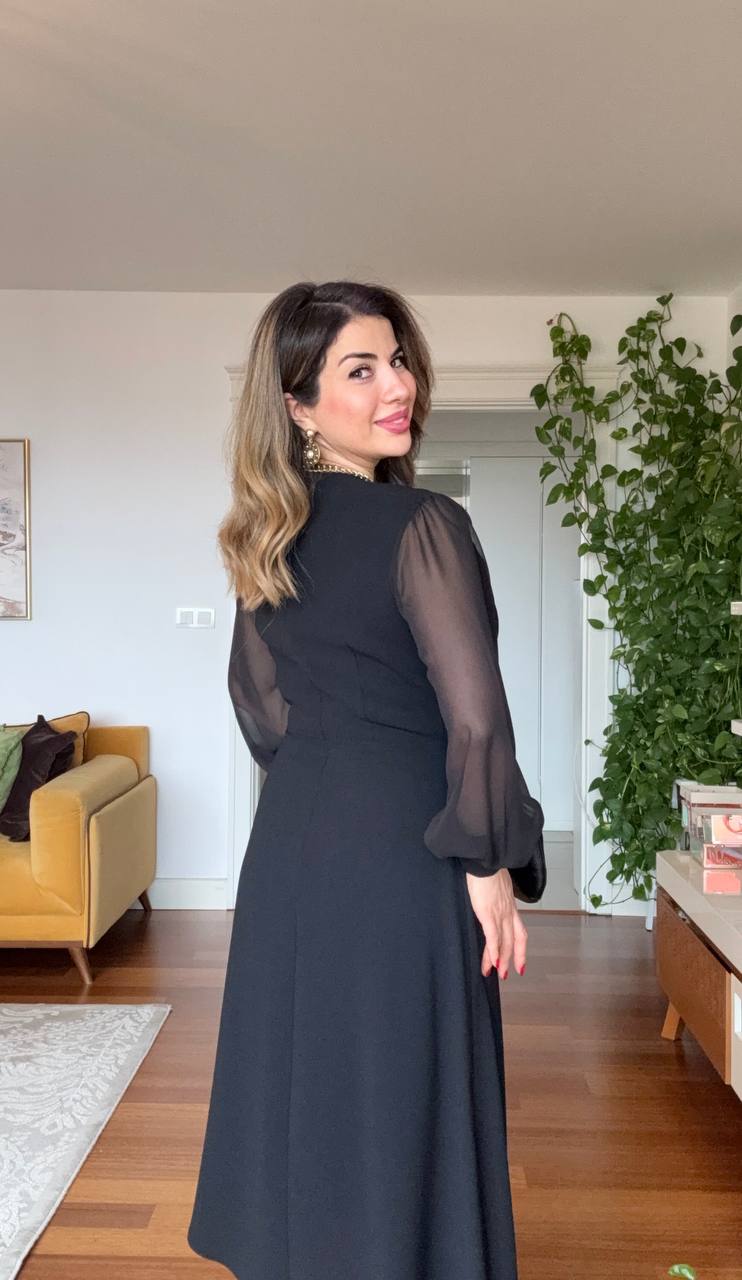 GOLD DÜĞME DETAYLI ŞİFON KOL ASİMETRİK KESİM ŞIK ELBİSE – SİYAH