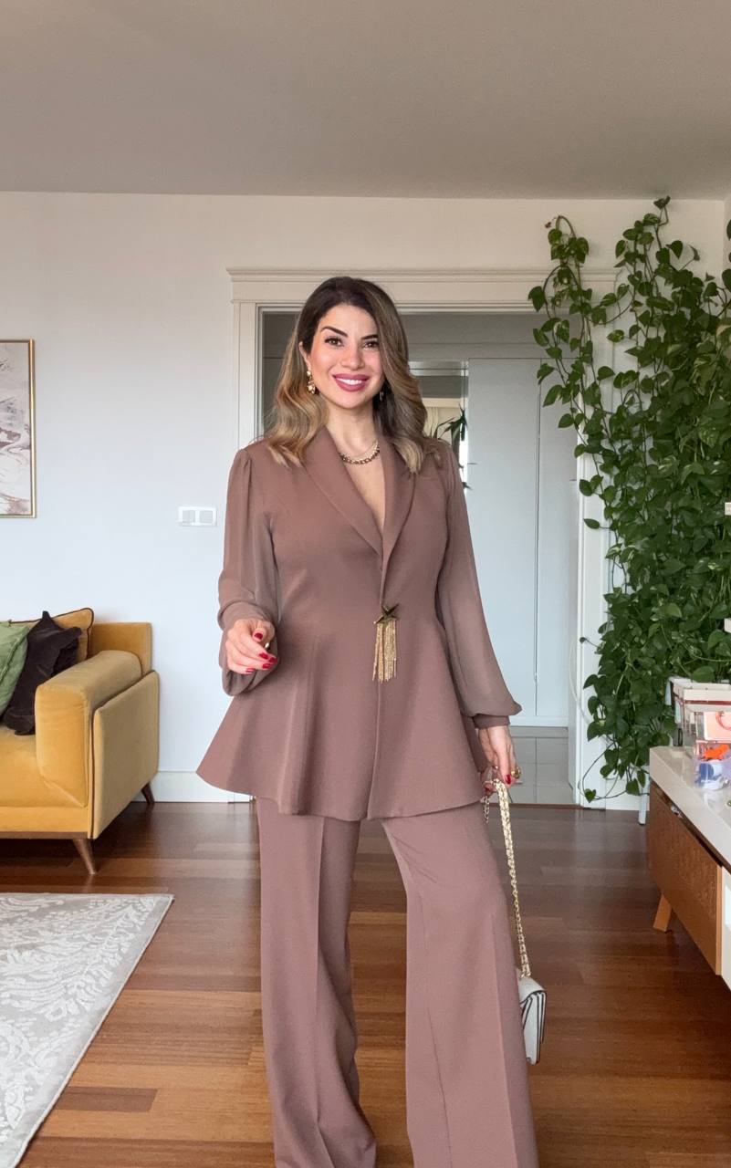 YILDIZ AKSESUAR DETAYLI CEKET & BOL PAÇA PANTOLON TAKIM – KAHVERENGİ