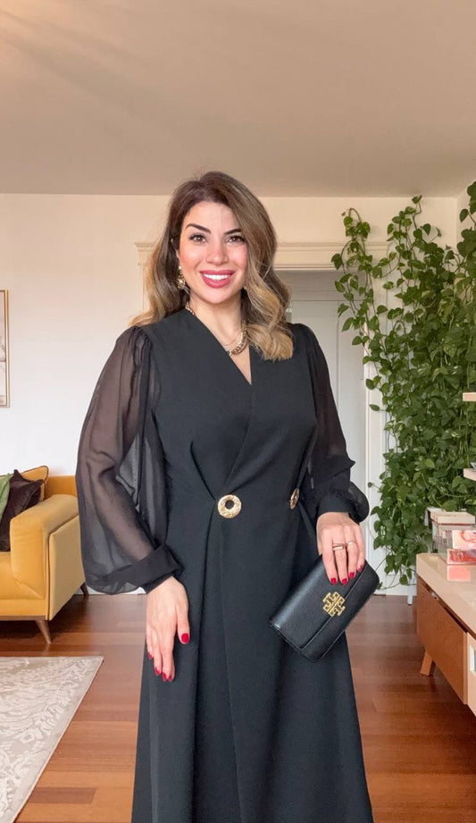 GOLD DÜĞME DETAYLI ŞİFON KOL KRUVAZE YAKA MİDİ ELBİSE – SİYAH