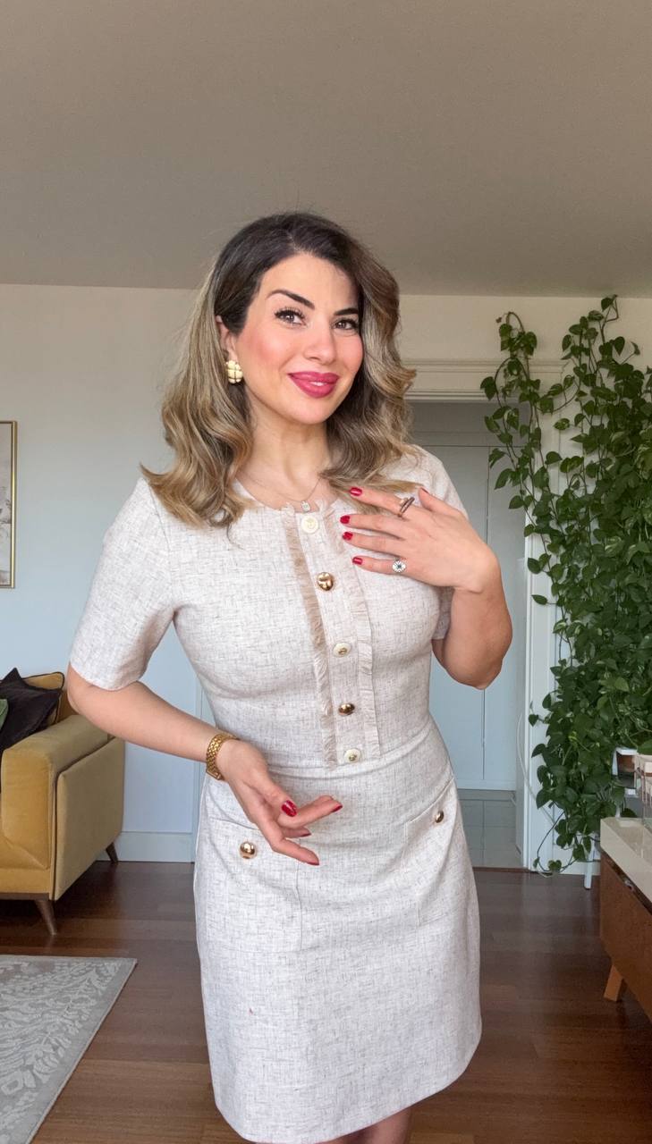 GOLD DÜĞME DETAYLI KETEN DOKULU MİNİ ELBİSE – BEJ