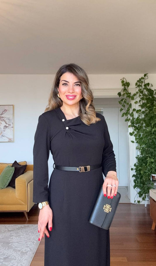 GOLD DÜĞME DETAYLI BEL KEMERLİ UZUN ELBİSE – SİYAH