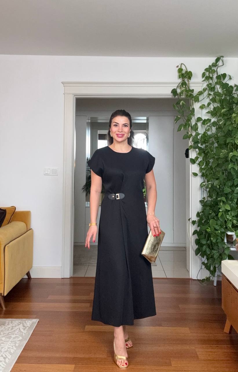 GOLD TOKA DETAYLI BEL AKSESUARLI KISA KOL MİDİ ELBİSE – SİYAH