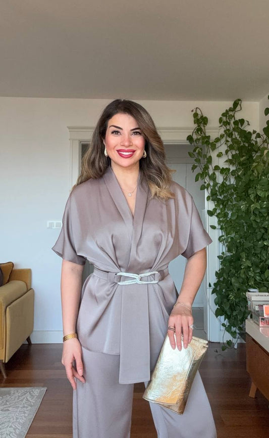 KRUVAZE BAĞLAMA DETAYLI SATEN İKİLİ TAKIM - GÜMÜŞ VİZON