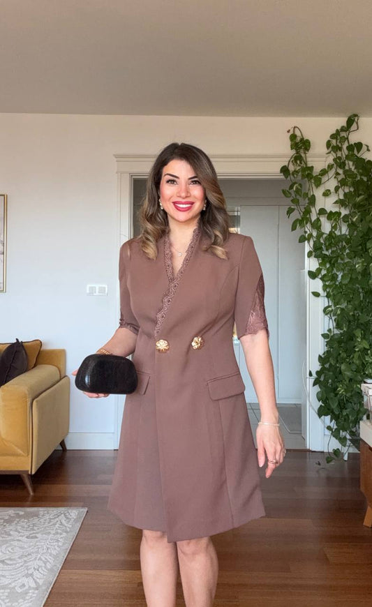 KRUVAZE YAKA DANTEL DETAYLI CEKET ELBİSE - KAHVERENGİ