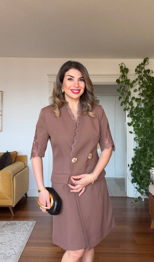 KRUVAZE YAKA DANTEL DETAYLI CEKET ELBİSE - KAHVERENGİ