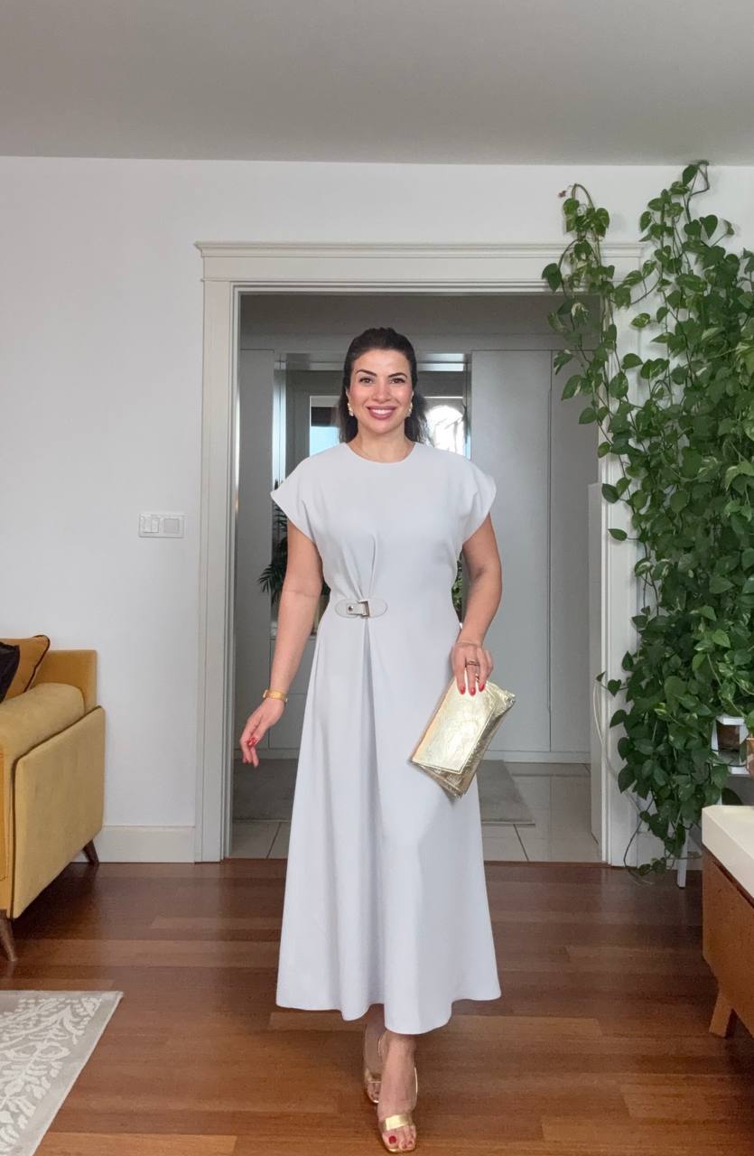 GOLD TOKA DETAYLI BEL AKSESUARLI KISA KOL MİDİ ELBİSE – TAŞ