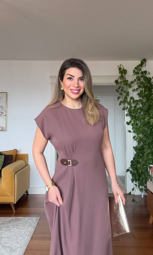 GOLD TOKA DETAYLI BEL AKSESUARLI KISA KOL MİDİ ELBİSE – KAHVE