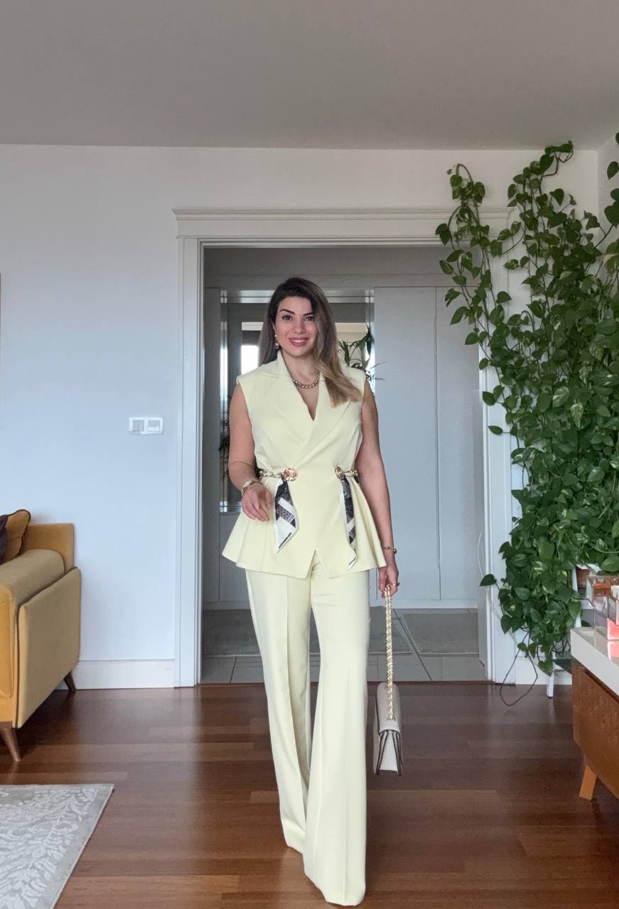 ZİNCİR KEMER DETAYLI YELEKLİ TAKIM - SARI