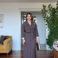 KONTRAST GARNİLİ KEMERLİ MİDİ ELBİSE - KAHVE