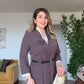 KONTRAST GARNİLİ KEMERLİ MİDİ ELBİSE - KAHVE
