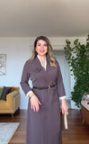 KONTRAST GARNİLİ KEMERLİ MİDİ ELBİSE - KAHVE