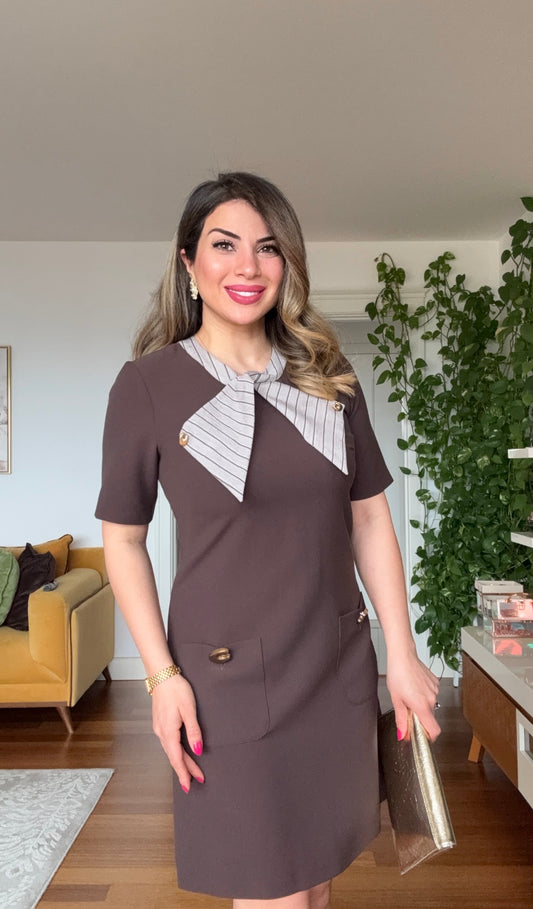 YAKA DETAYLI CEPLİ KISA KOL MİNİ ELBİSE - KAHVERENGİ