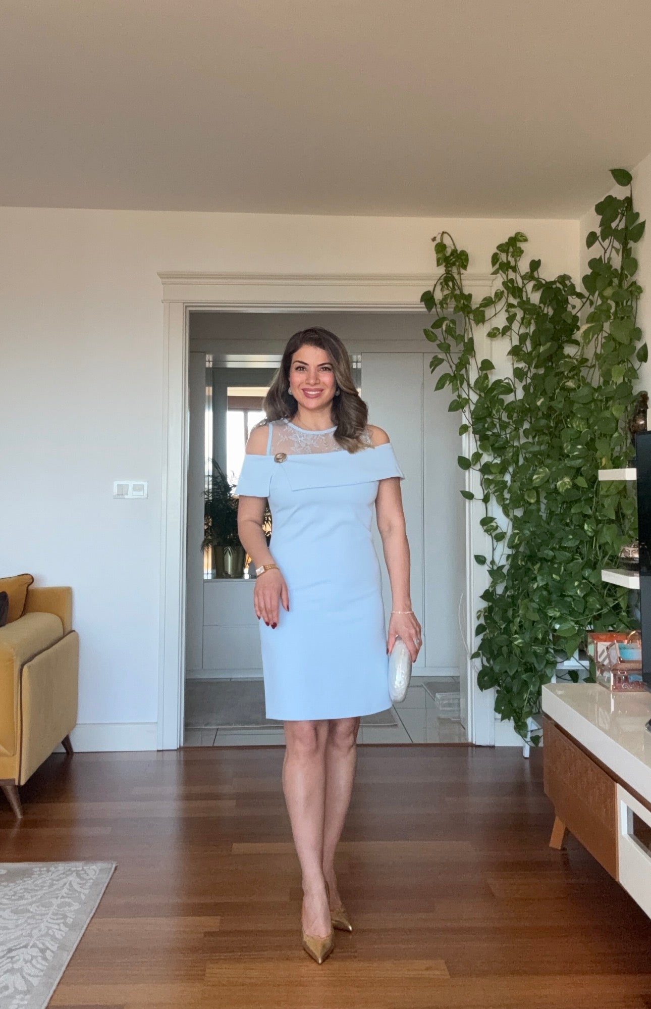 DANTEL DETAYLI MADONNA YAKA MİDİ ELBİSE- MAVİ
