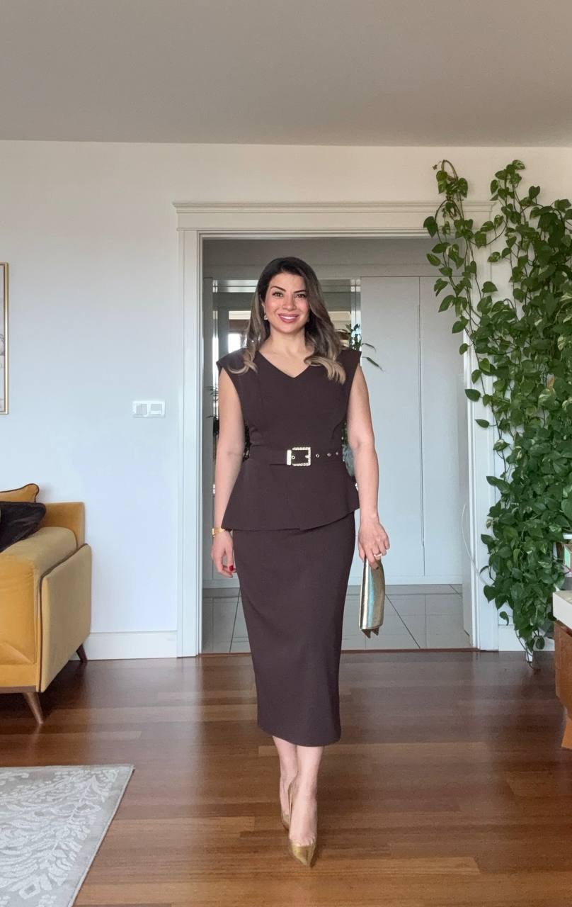 BÜYÜK TOKALI KEMER DETAYLI PEPLUM ELBİSE - KAHVE