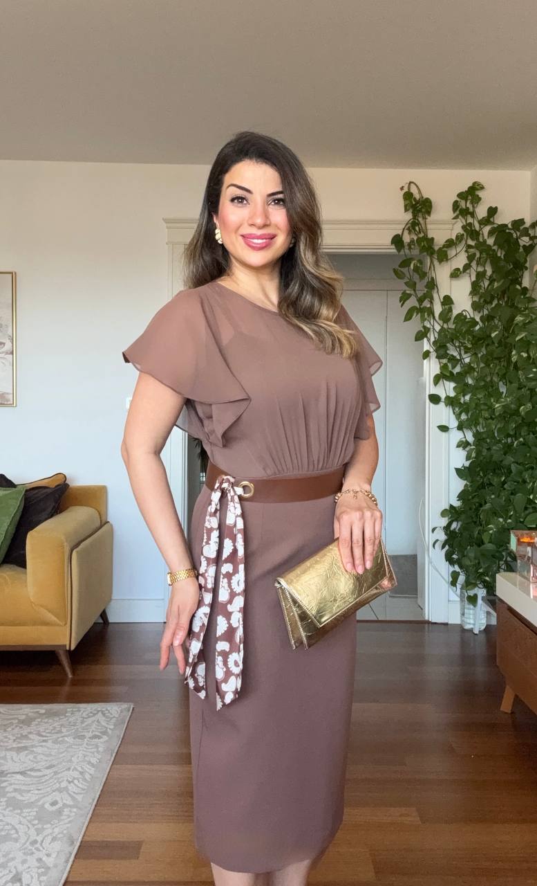 ŞİFON DETAYLI KEMER AKSESUARLI MİDİ ELBİSE - KAHVERENGİ