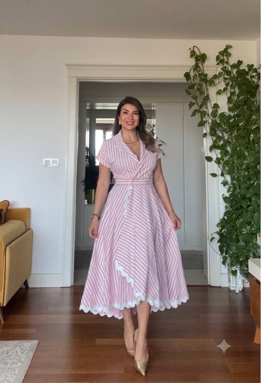 MAVİ BEYAZ ÇİZGİLİ DANTEL ETEKLİ MIDI GÖMLEK ELBİSE - PEMBE