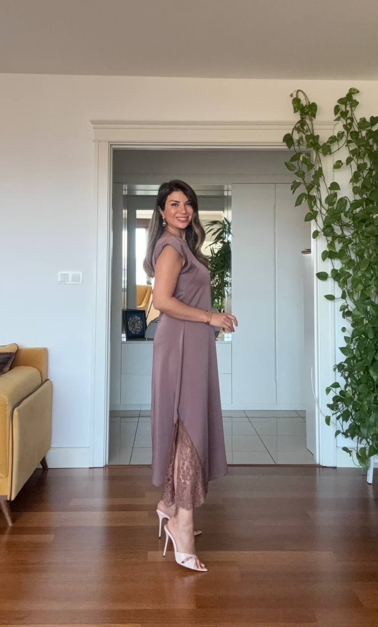 SATEN DANTEL DETAYLI MIDI ELBİSE - MOKA KAHVE