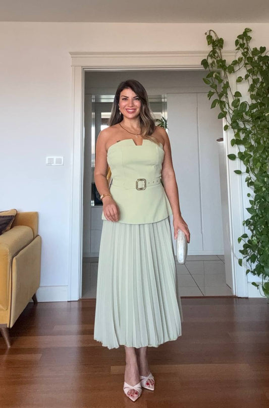 KEMER DETAYLI PİLİSELİ UZUN ABİYE ELBİSE - FISTIK YEŞİLİ