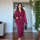 DRAPELİ KRUVAZE YAKA GOLD TOKA DETAYLI PEPLUM MİDİ ELBİSE - BORDO