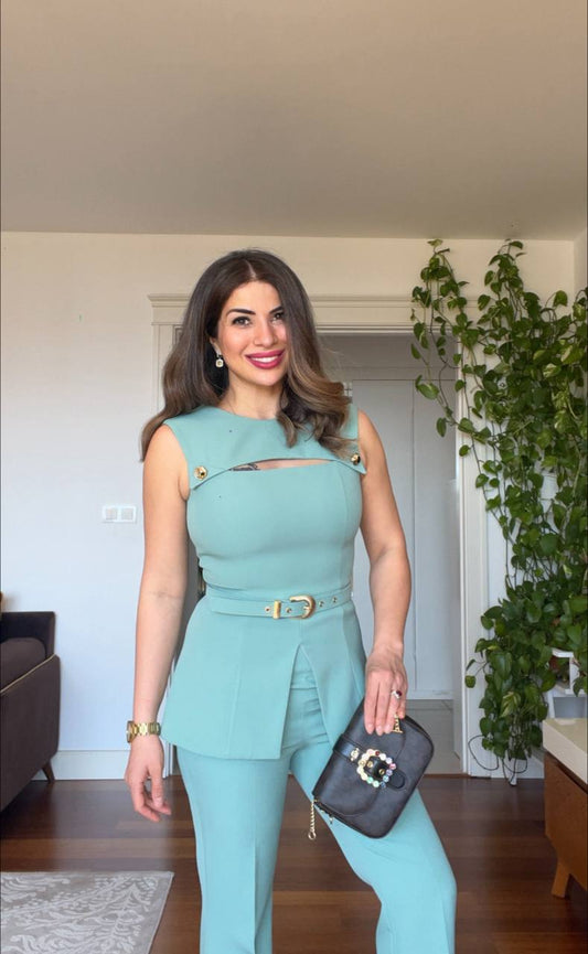 OMUZ GOLD DÜĞME DETAYLI PEPLUM TAKIM – MİNT