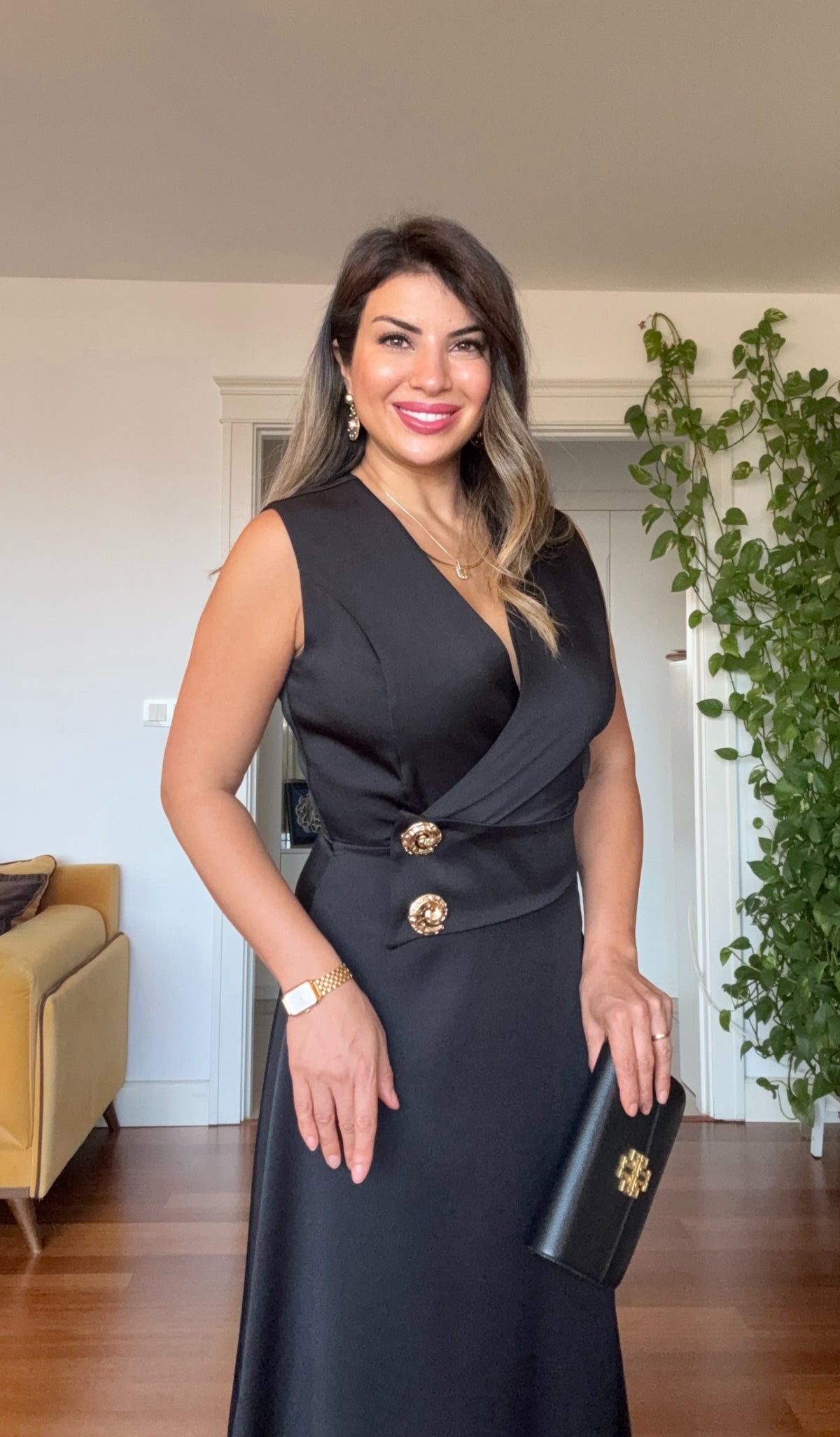 GOLD DÜĞME DETAYLI ELBİSE - SİYAH
