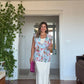 ÇİÇEK DESENLİ KUŞAKLI BLUZ DETAYLI ELBİSE – MAVİ & EKRU
