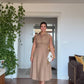 İNCİ DETAYLI MİDİ KETEN ELBİSE – CAMEL