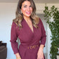 KRUVAZE YAKA KEMERLİ MİDİ ELBİSE - BORDO