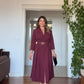 KRUVAZE YAKA KEMERLİ MİDİ ELBİSE - BORDO