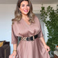 LEOPAR KEMER DETAYLI SATEN ELBİSE – GÜL KURUSU